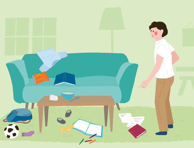 Im Wohnzimmer liegen überall Kindersachen verstreut. Das Kind ist weg. Der Vater ärgert sich sichtlich.